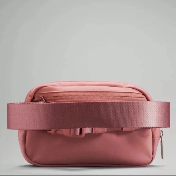 💕NWT Lululemon Everywhere Belt Bag 1L - Light Pink Pastel Fanny Pack Crossbody - Picture 3 of 8
